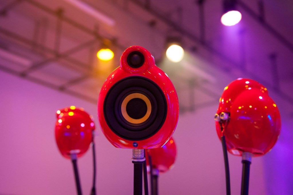 Alcome_red speakers